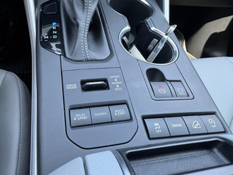 Toyota Highlander Vehicle Full-screen Gallery Image 17
