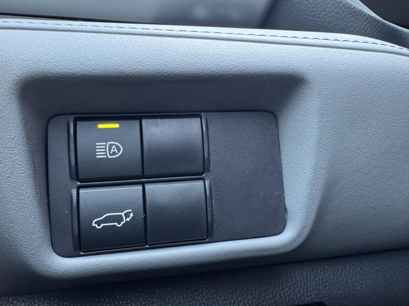 Toyota Highlander Vehicle Full-screen Gallery Image 22