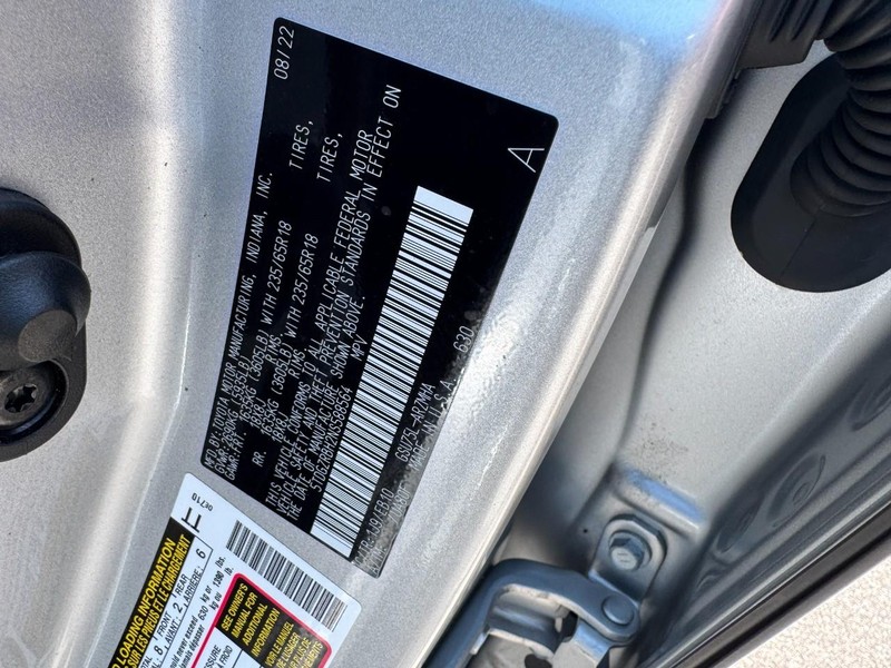 Toyota Highlander Vehicle Full-screen Gallery Image 28