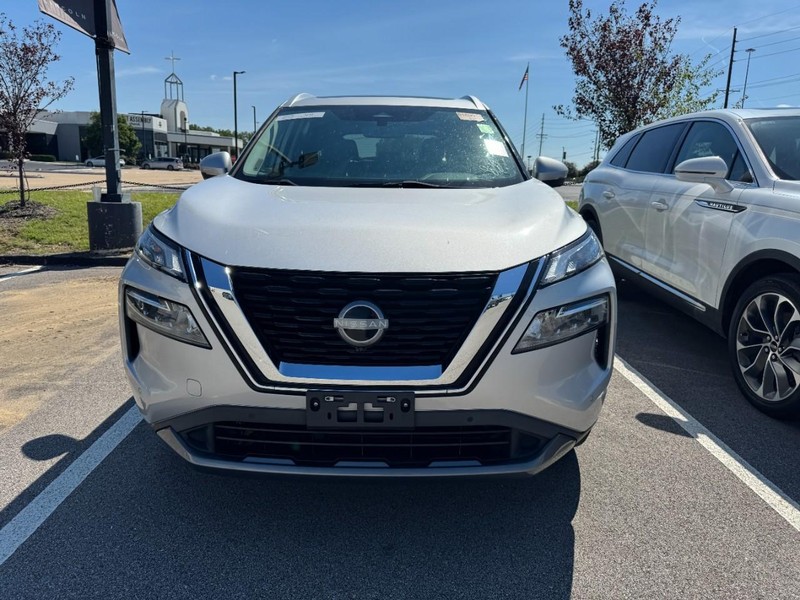 Nissan Rogue Vehicle Full-screen Gallery Image 02