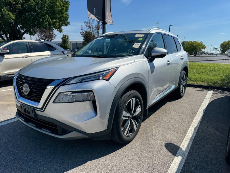 Nissan Rogue Vehicle Full-screen Gallery Image 03
