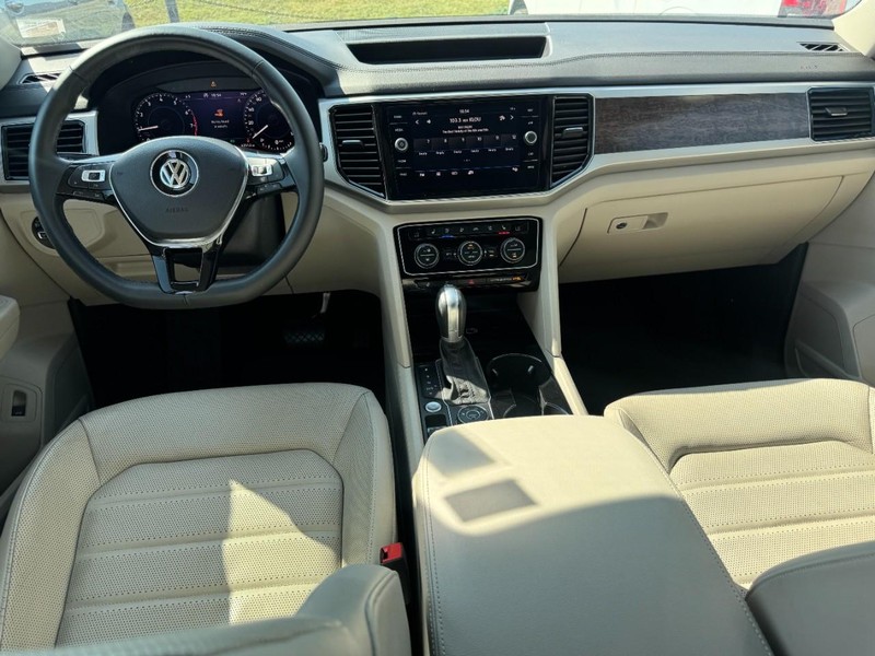 Volkswagen Atlas Vehicle Full-screen Gallery Image 09