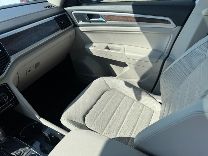Volkswagen Atlas Vehicle Full-screen Gallery Image 11