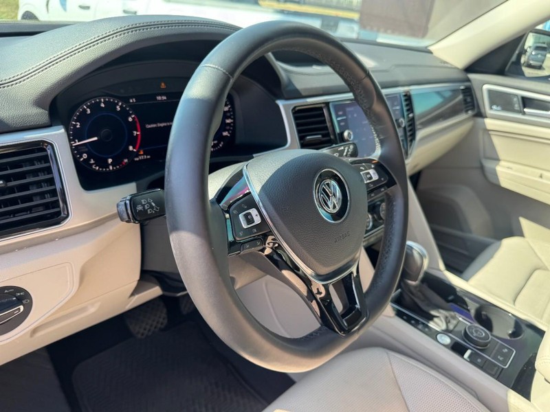 Volkswagen Atlas Vehicle Full-screen Gallery Image 15