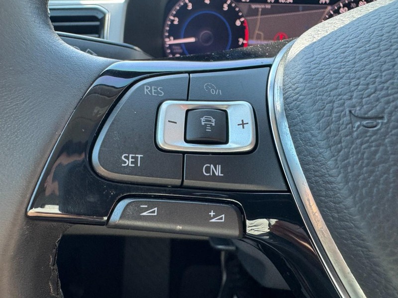 Volkswagen Atlas Vehicle Full-screen Gallery Image 16