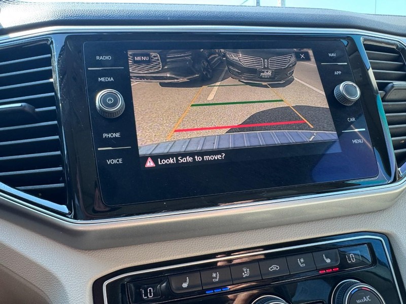 Volkswagen Atlas Vehicle Full-screen Gallery Image 24