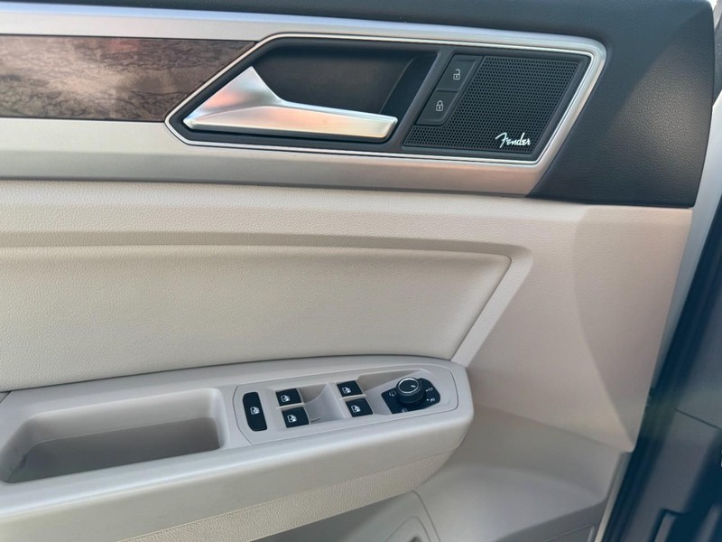 Volkswagen Atlas Vehicle Full-screen Gallery Image 25