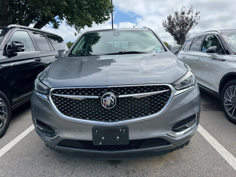 Buick Enclave Vehicle Full-screen Gallery Image 02