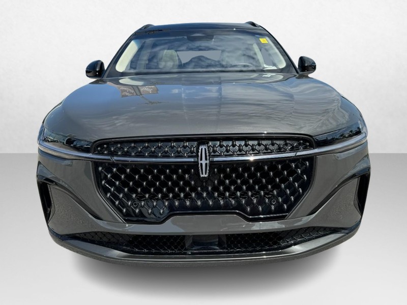 Lincoln Nautilus Vehicle Full-screen Gallery Image 02