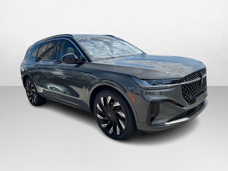 Lincoln Nautilus Vehicle Full-screen Gallery Image 03