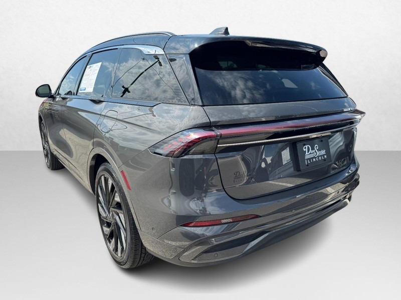Lincoln Nautilus Vehicle Full-screen Gallery Image 07