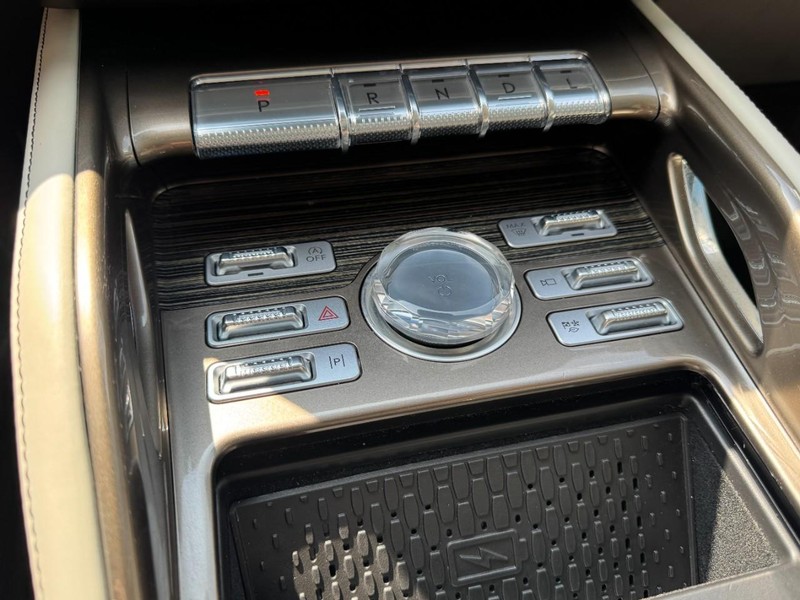 Lincoln Nautilus Vehicle Full-screen Gallery Image 17