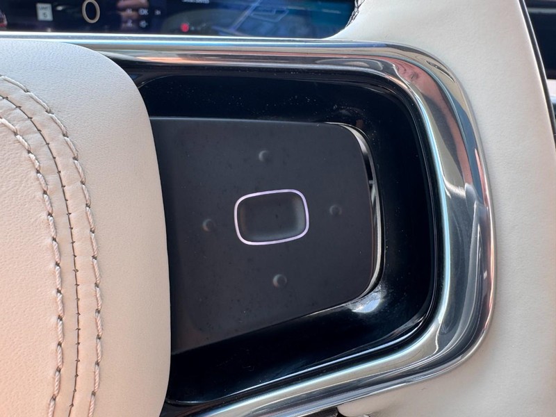Lincoln Nautilus Vehicle Full-screen Gallery Image 19