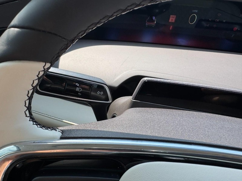 Lincoln Nautilus Vehicle Full-screen Gallery Image 20