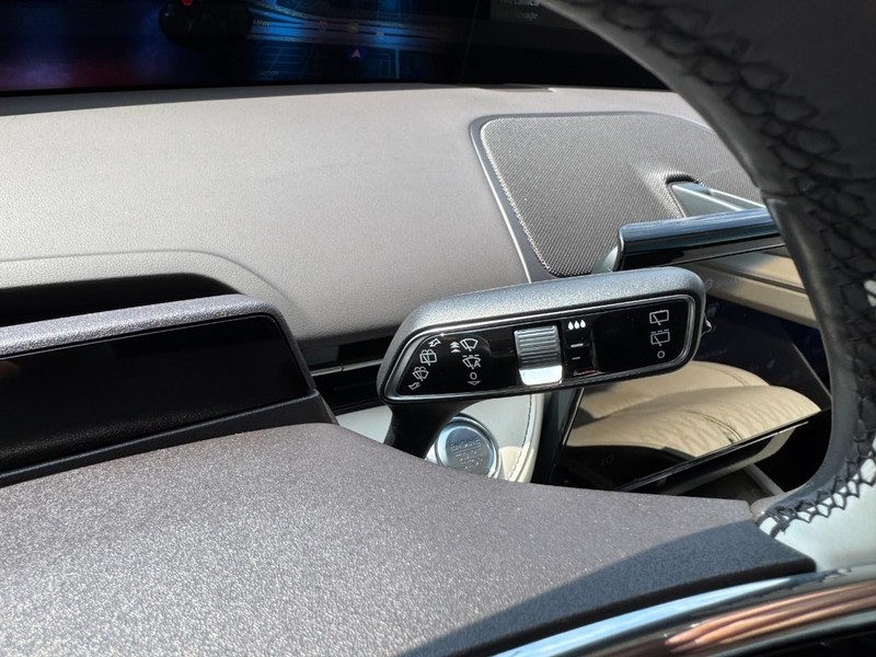 Lincoln Nautilus Vehicle Full-screen Gallery Image 21