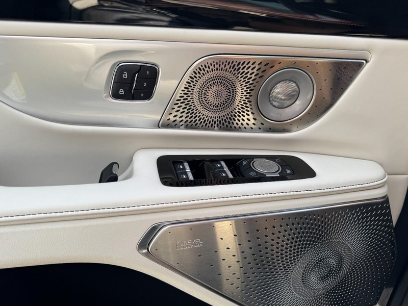 Lincoln Nautilus Vehicle Full-screen Gallery Image 25