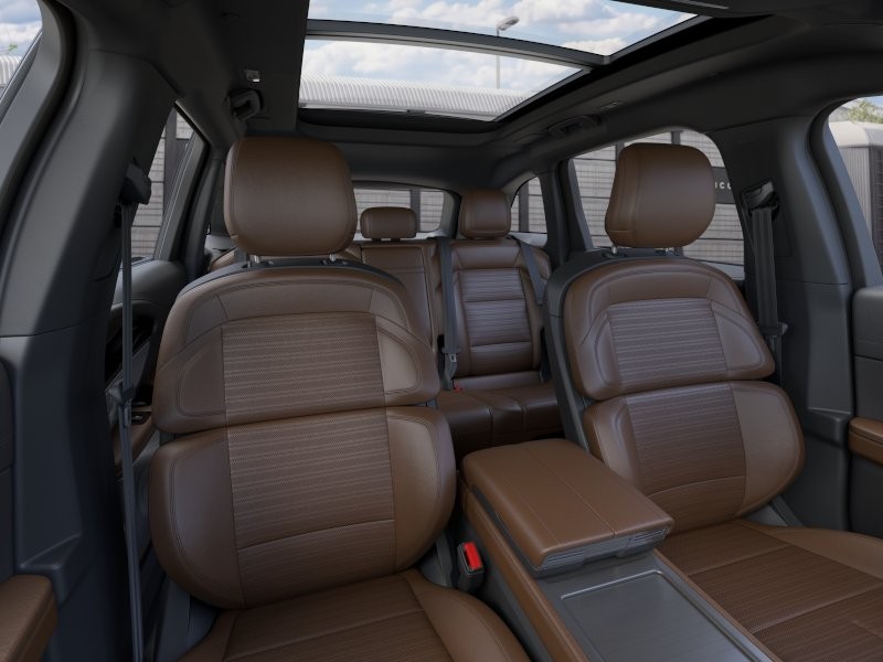Lincoln Nautilus Vehicle Full-screen Gallery Image 10
