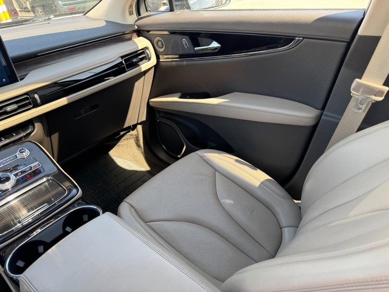 Lincoln Nautilus Vehicle Full-screen Gallery Image 11