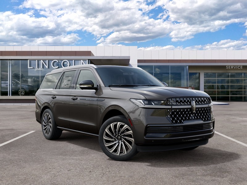 Lincoln Navigator Vehicle Full-screen Gallery Image 04
