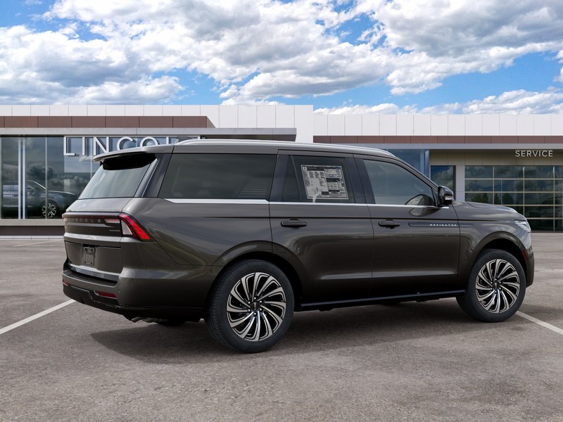 Lincoln Navigator Vehicle Full-screen Gallery Image 06