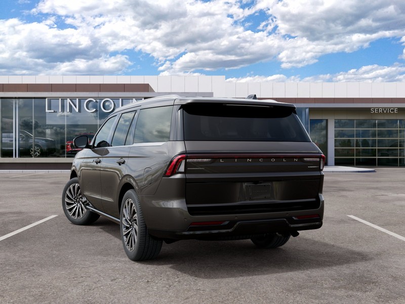 Lincoln Navigator Vehicle Full-screen Gallery Image 08