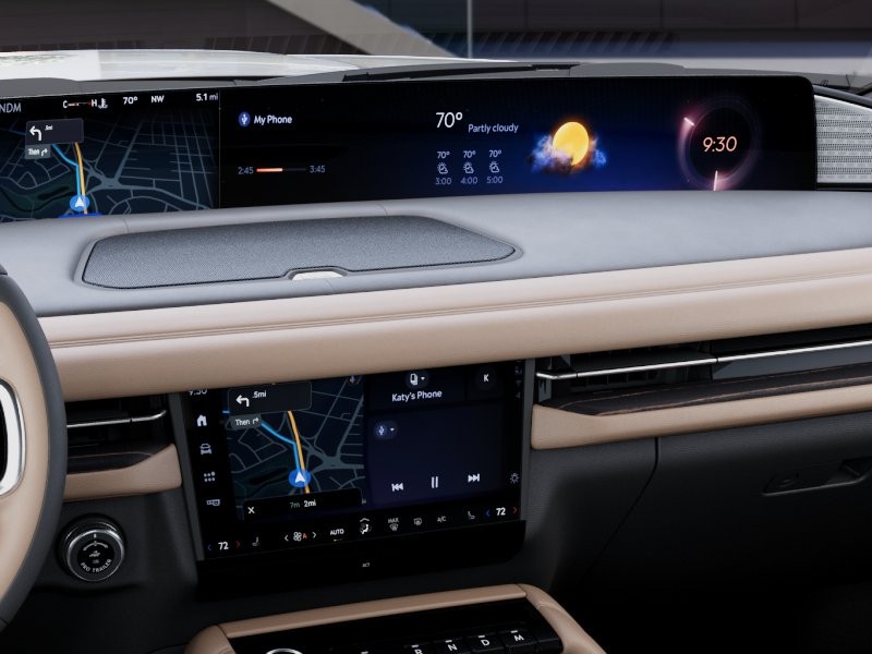 Lincoln Navigator Vehicle Full-screen Gallery Image 14