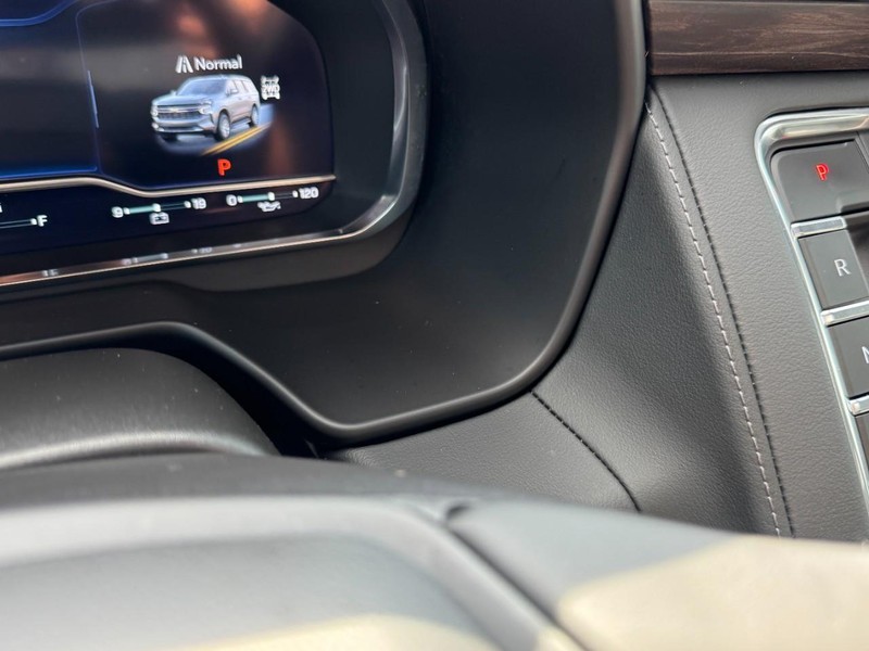 Chevrolet Tahoe Vehicle Full-screen Gallery Image 21