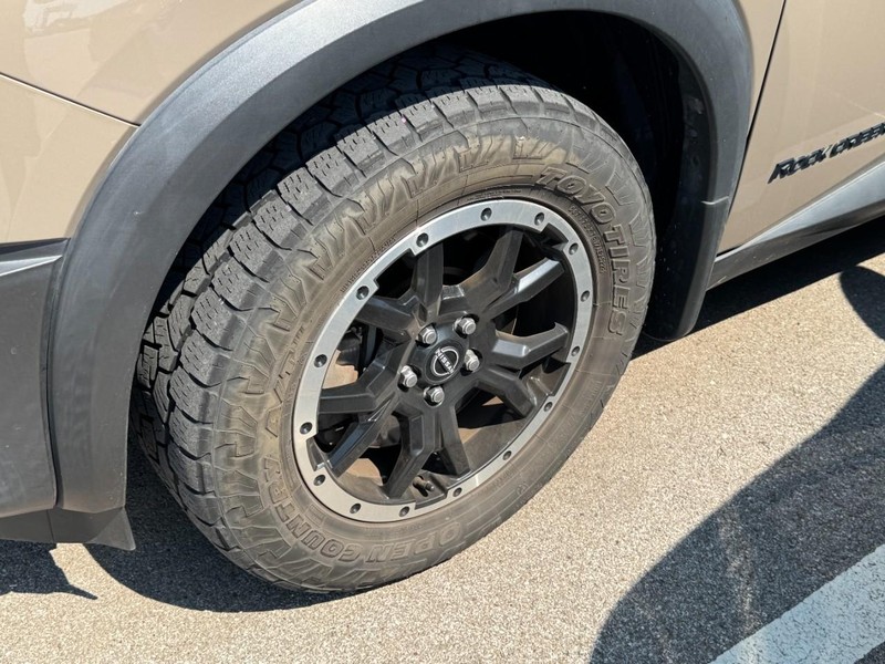 Nissan Pathfinder Vehicle Full-screen Gallery Image 04