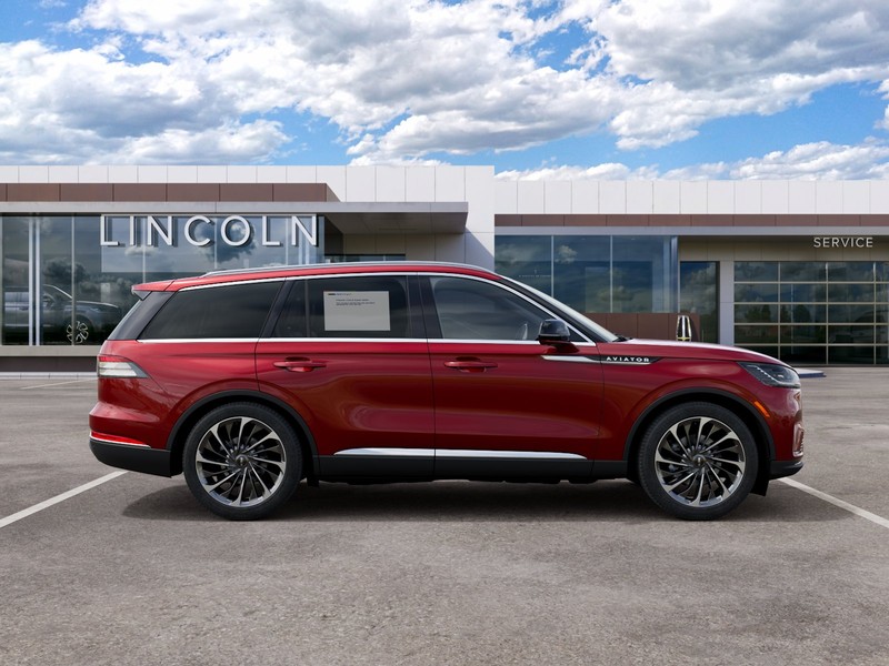 Lincoln Aviator Vehicle Full-screen Gallery Image 05