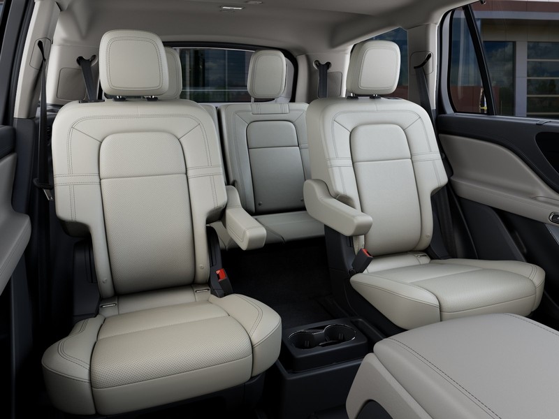 Lincoln Aviator Vehicle Full-screen Gallery Image 11