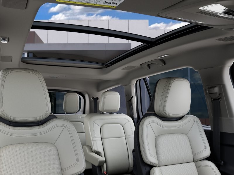 Lincoln Aviator Vehicle Full-screen Gallery Image 22