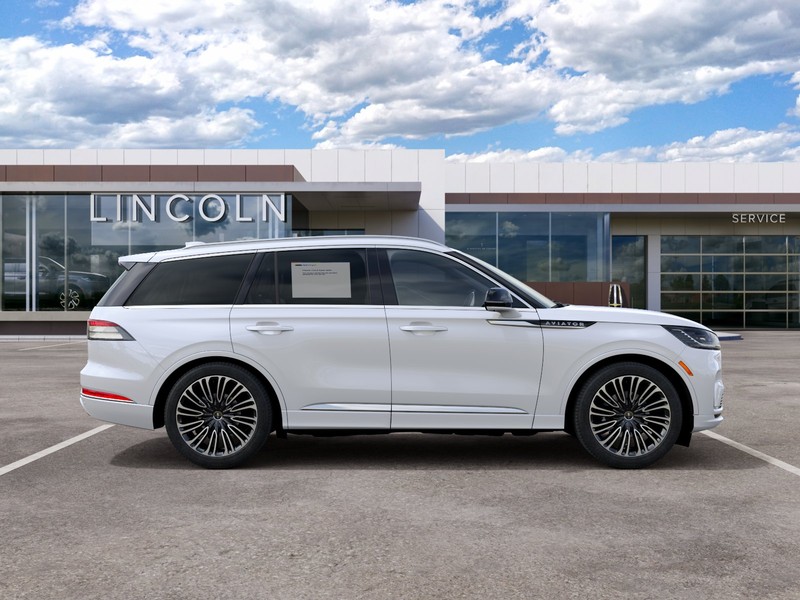 Lincoln Aviator Vehicle Full-screen Gallery Image 05