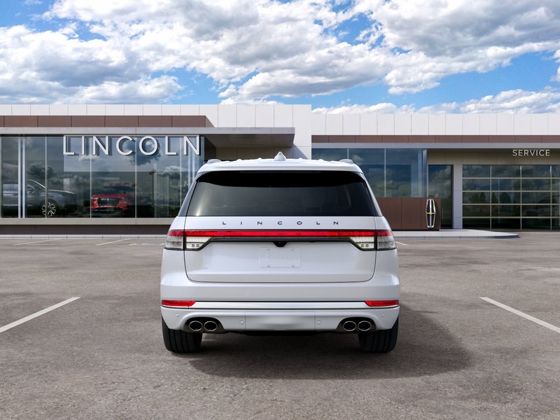 Lincoln Aviator Vehicle Full-screen Gallery Image 07