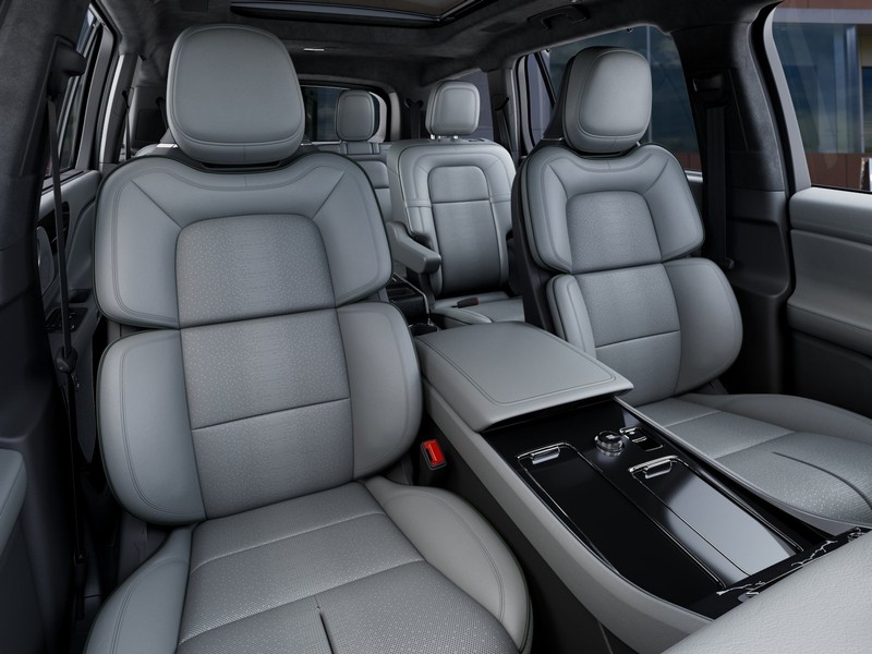 Lincoln Aviator Vehicle Full-screen Gallery Image 10