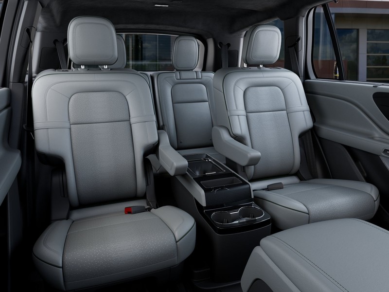 Lincoln Aviator Vehicle Full-screen Gallery Image 11