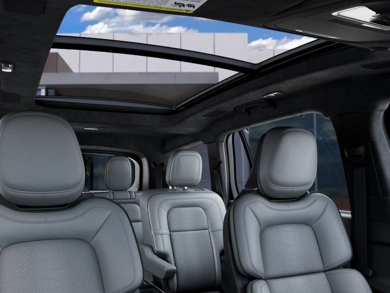 Lincoln Aviator Vehicle Full-screen Gallery Image 22