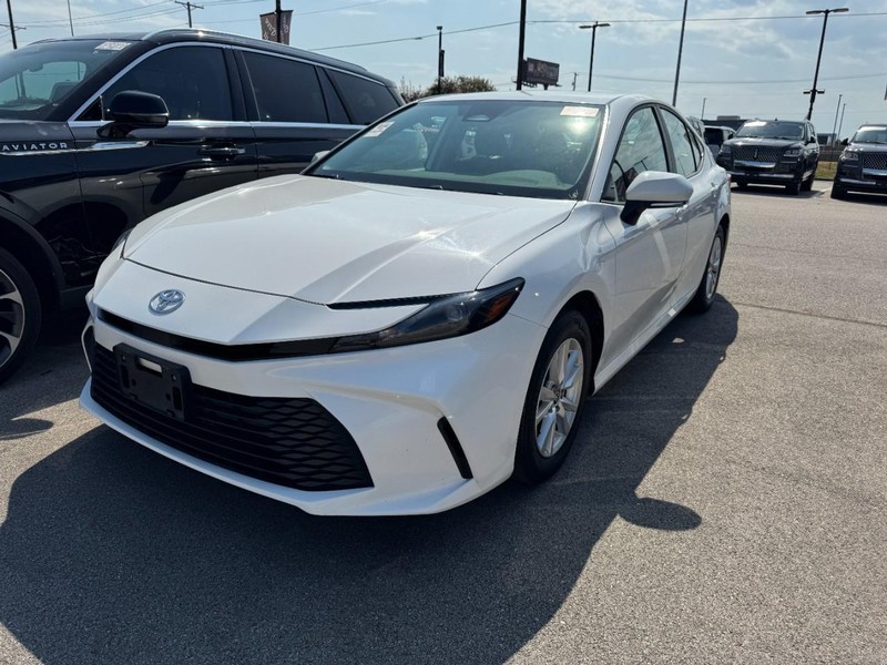 Toyota Camry Vehicle Full-screen Gallery Image 03