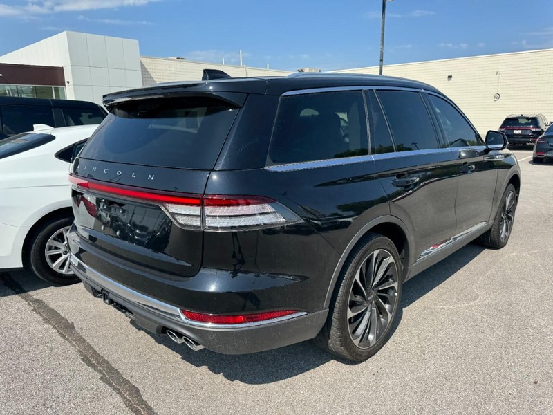 Lincoln Aviator Vehicle Full-screen Gallery Image 04
