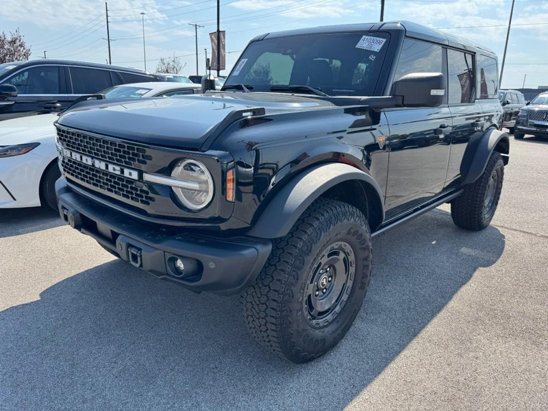 Ford Bronco Vehicle Full-screen Gallery Image 03
