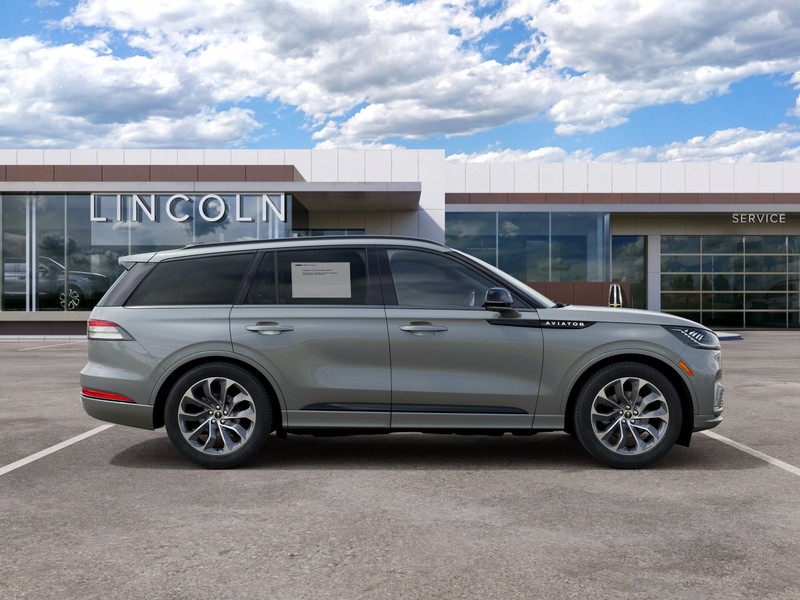Lincoln Aviator Vehicle Full-screen Gallery Image 05