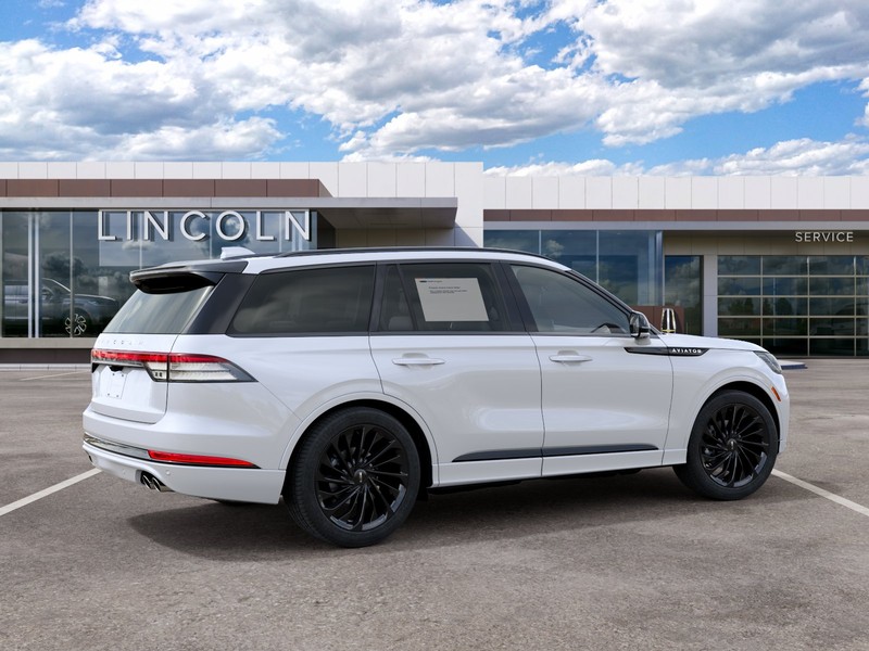 Lincoln Aviator Vehicle Full-screen Gallery Image 06