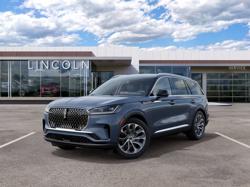 Lincoln Aviator Vehicle Full-screen Gallery Image 02