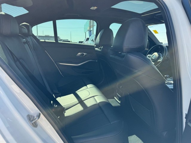 2022 BMW 3 Series 330e xDrive thumbnail image 13