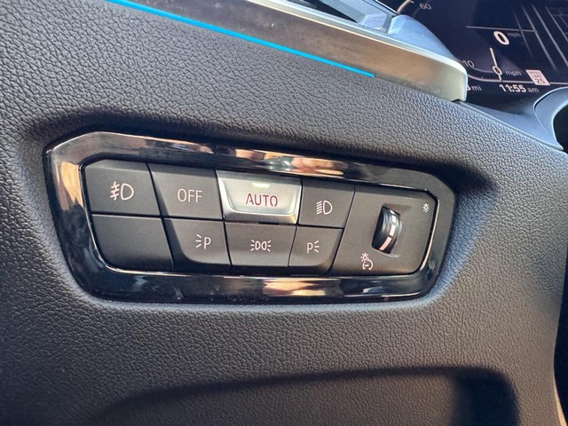 2022 BMW 3 Series 330e xDrive thumbnail image 20