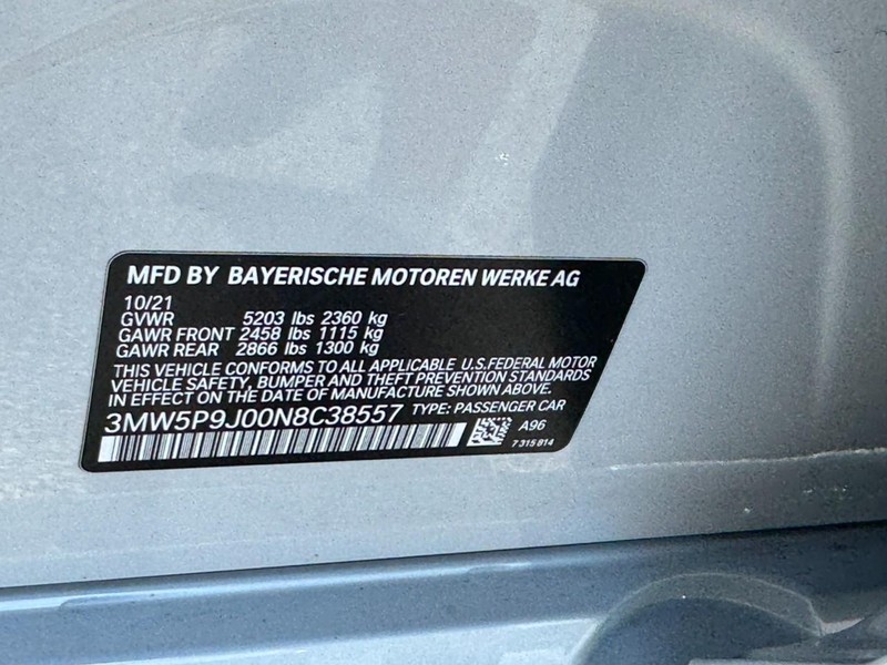 BMW 3 Series Vehicle Full-screen Gallery Image 28