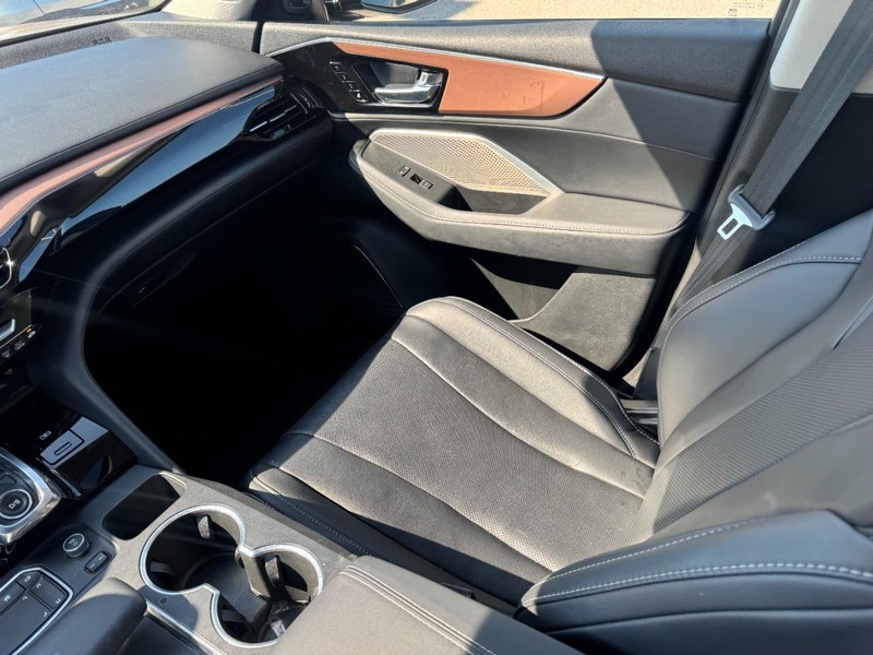 Acura MDX Vehicle Full-screen Gallery Image 11