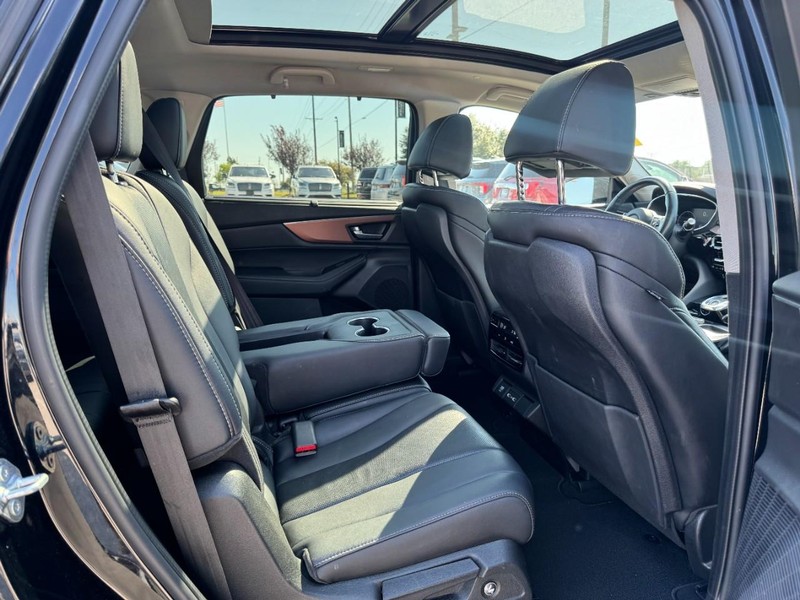 Acura MDX Vehicle Full-screen Gallery Image 13