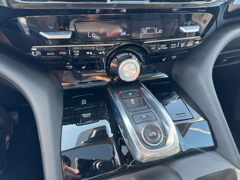 Acura MDX Vehicle Full-screen Gallery Image 17
