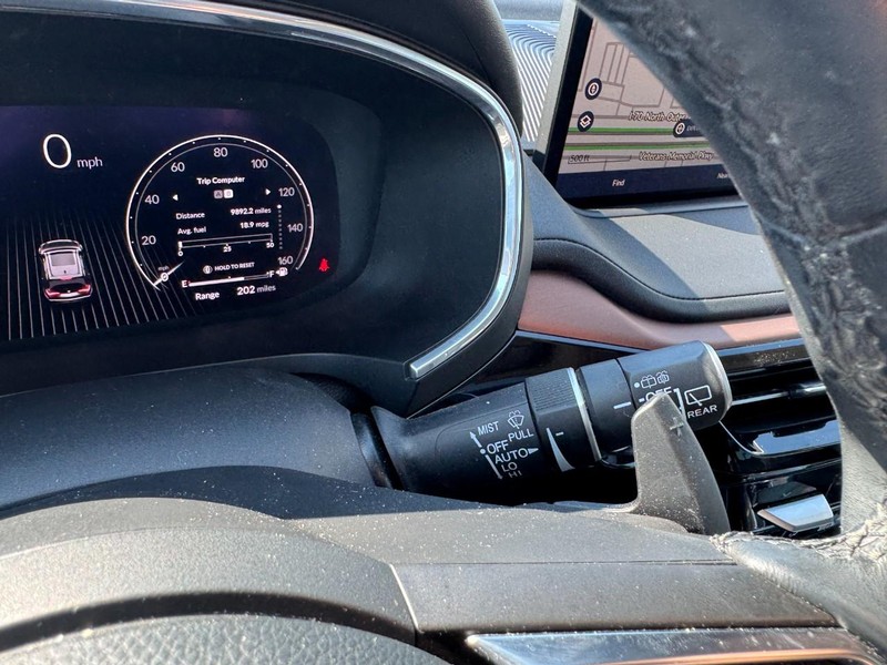 Acura MDX Vehicle Full-screen Gallery Image 21
