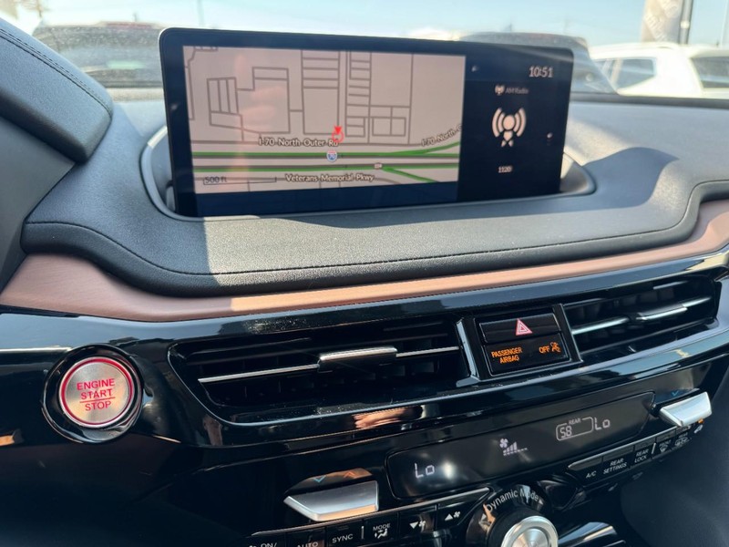 Acura MDX Vehicle Full-screen Gallery Image 23